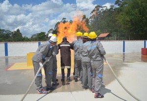 Treinamento de Bombeiro Civil Preço ALDEIA DA SERRA - Curso de Treinamento de Bombeiros